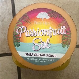 Tree Hut Passionfruit Sol Shea Sugar Scrub - Yellow